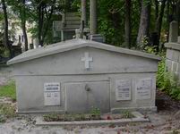 Lwów - cmentarz Łyczakowski. Grób prof. Władysława Abrahama i symboliczny grób gen. Romana Abrahama